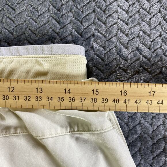 Men’s Fabletics Athletic Shorts Medium Off-White Lined 5’’Inseam Fundamental - Picture 7 of 9